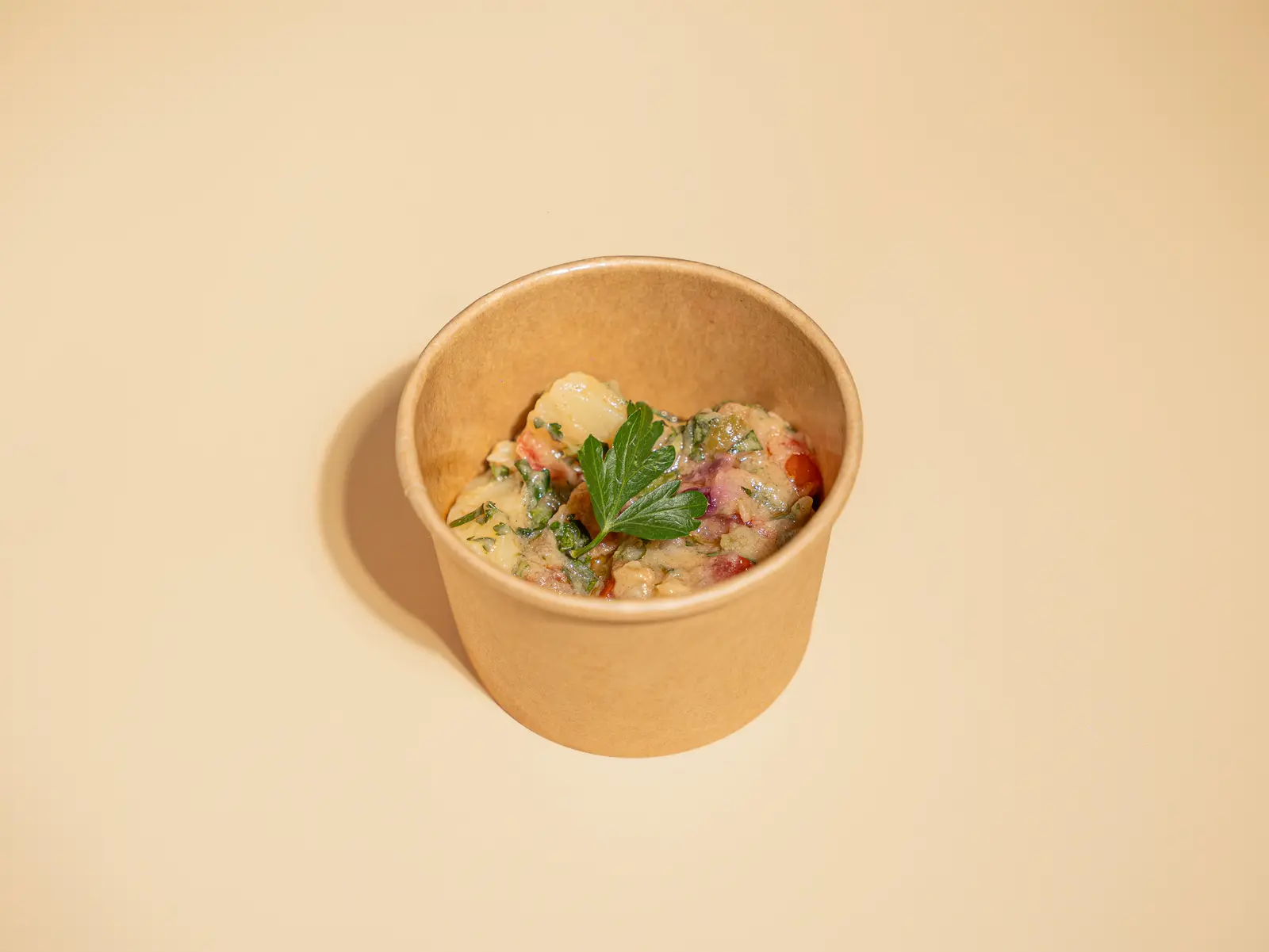Bowl repas frais préparé pour une commande professionnelle